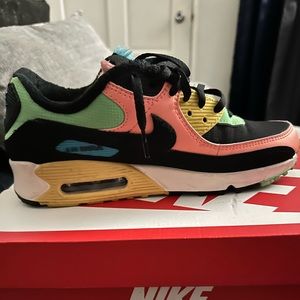 Women’s Airmax 90 PRM/ size 8.5